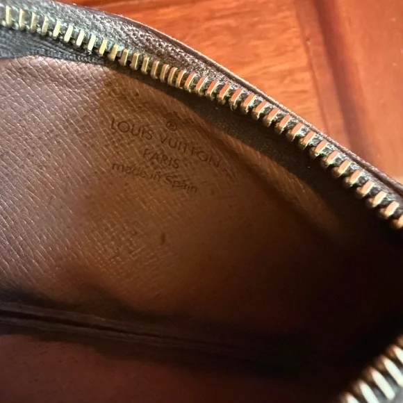 LOUIS VUITTON MONOGRAM KEY CLES WITH LV DUST BAG AND LV BOX